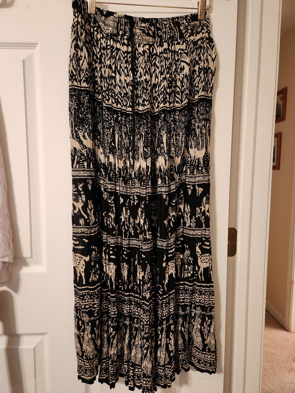 ANU Black and Cream Skirt